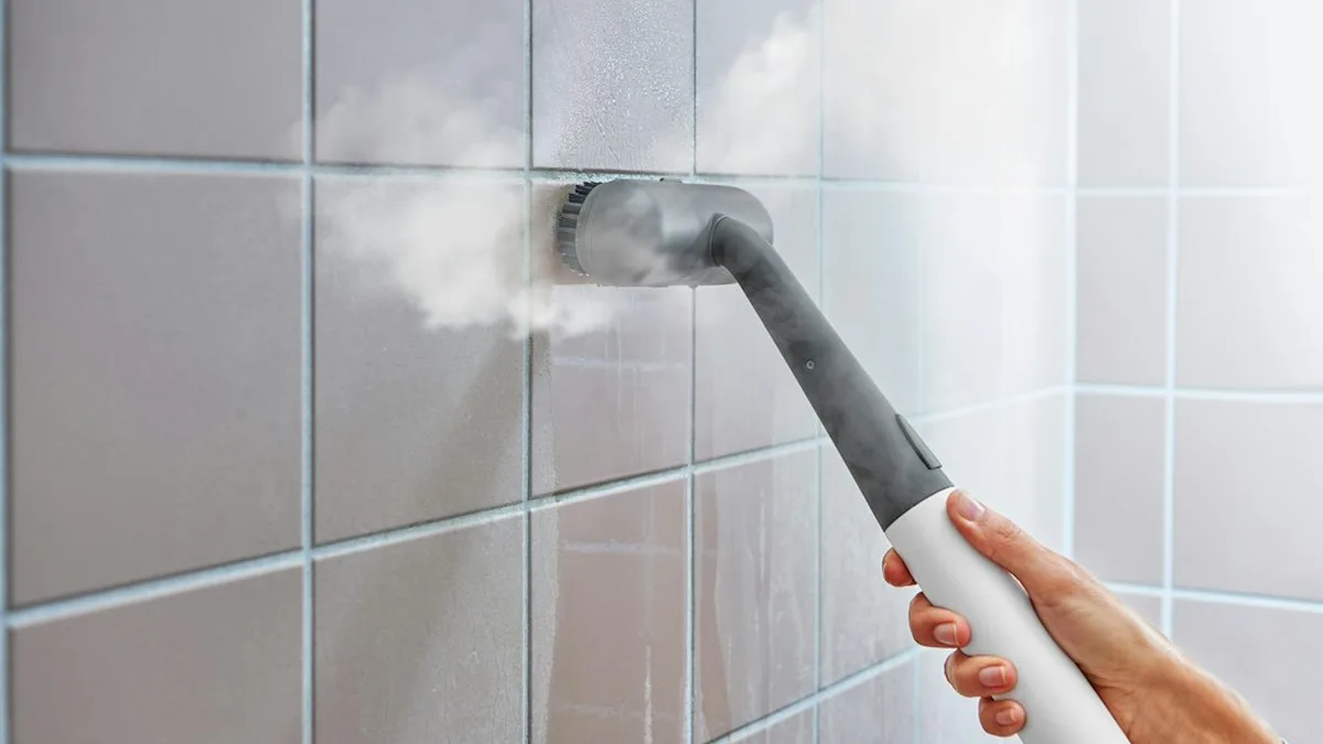 Nettoyer le carrelage de la salle de bain