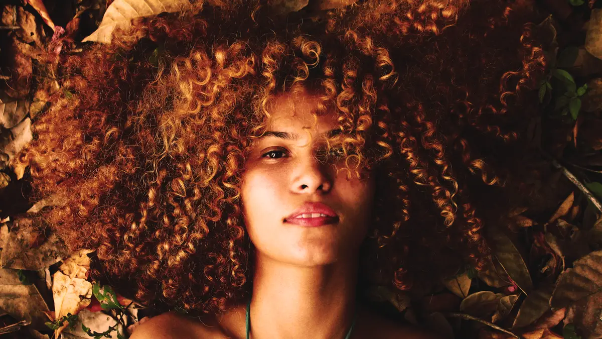 Prendre soin de ses boucles : lavage, hydratation, séchage